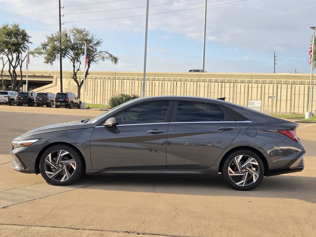 Used 2024 Hyundai Elantra Limited FWD image 6