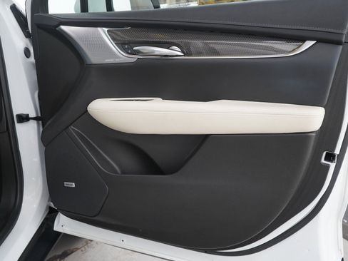 Used 2022 Cadillac XT5 Sportv w/ Technology Package AWD/4WD image 9
