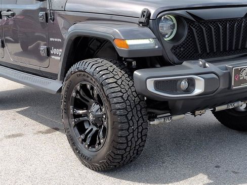 Used 2018 Jeep Wrangler Unlimited Sahara w/ Dual Top Group AWD/4WD image 9