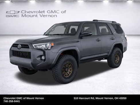 Used 2022 Toyota 4Runner SR5 Premium w/ Moonroof Package AWD/4WD image 18