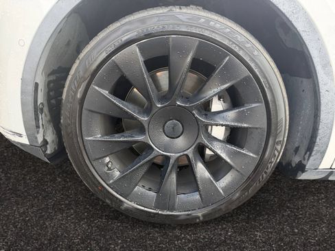 Used 2021 Tesla Model Y Long Range AWD/4WD image 14