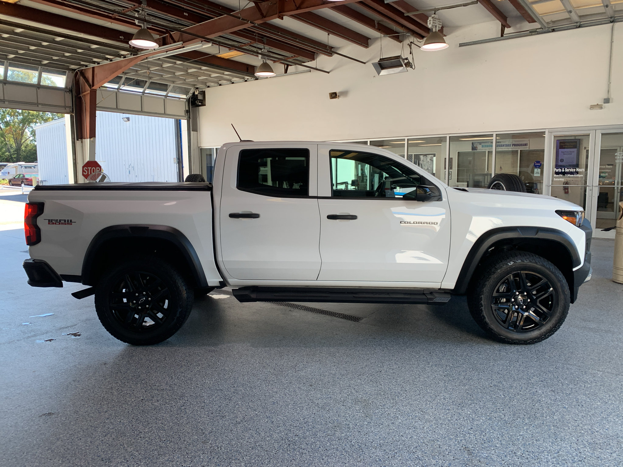 Used 2024 Chevrolet Colorado Trail Boss w/ Technology Package AWD/4WD image 12