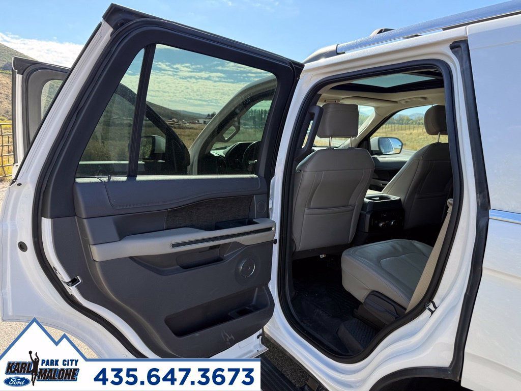Used 2018 Ford Expedition Limited w/ Equipment Group 302A AWD/4WD image 27