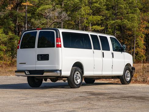 Used 2017 Chevrolet Express 3500 LT w/ LT Preferred Equipment Group image 5