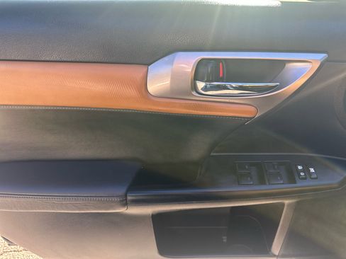 Used 2015 Lexus CT 200h image 16