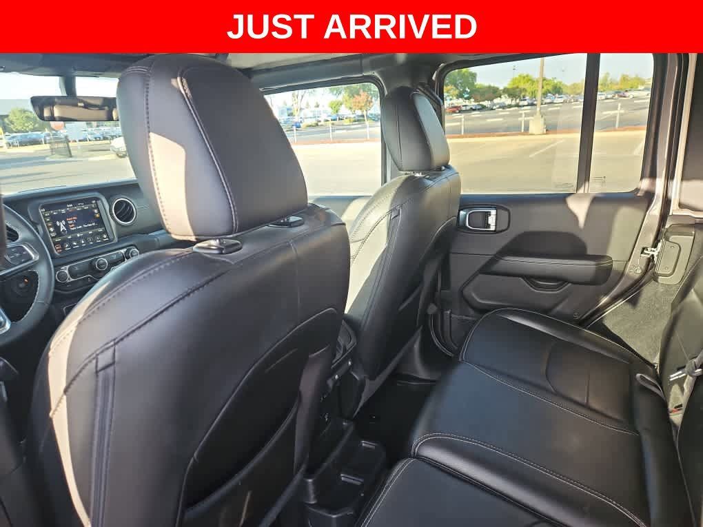 Used 2023 Jeep Wrangler Unlimited Sahara AWD/4WD image 11