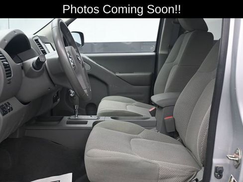Used 2019 Nissan Frontier SV image 6