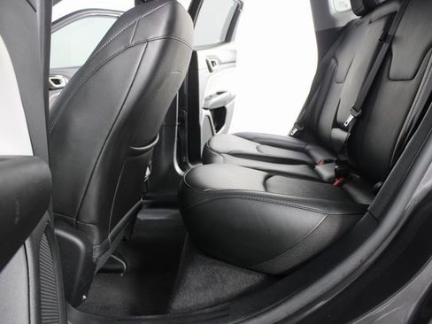 Used 2022 Jeep Compass Limited image 16