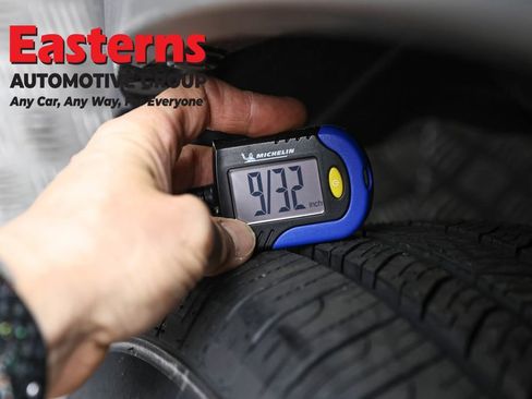 Used 2021 Toyota RAV4 LE AWD/4WD image 27