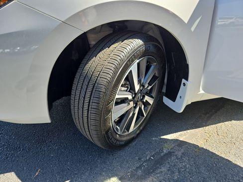 Used 2025 Nissan Versa SV w/ Trunk Package image 31