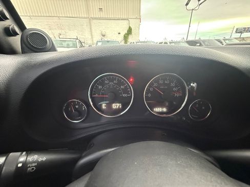 Used 2014 Jeep Wrangler Unlimited Rubicon image 28