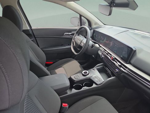 New 2026 Kia Sportage LX FWD image 24