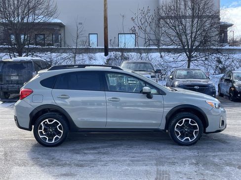 Used 2017 Subaru Crosstrek 2.0i Premium image 6
