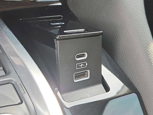 Used 2023 Acura MDX SH-AWD image 25