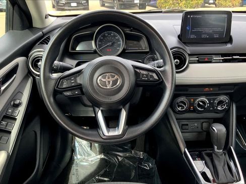 Certified 2020 Toyota Yaris LE image 5