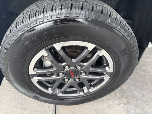 Used 2024 Toyota Tacoma TRD Sport image 12