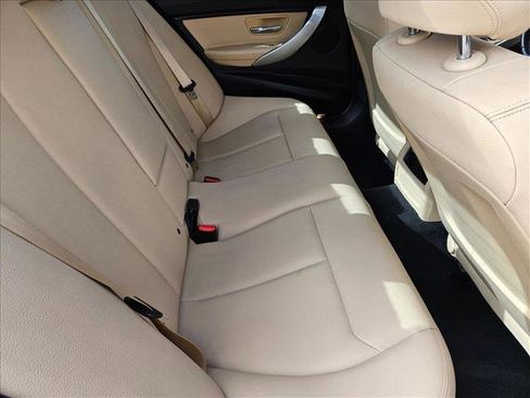 Used 2018 BMW 320i Sedan image 17