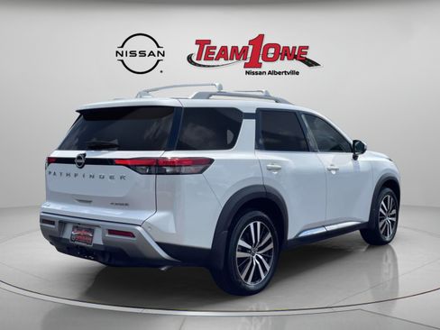 Used 2025 Nissan Pathfinder Platinum FWD image 7