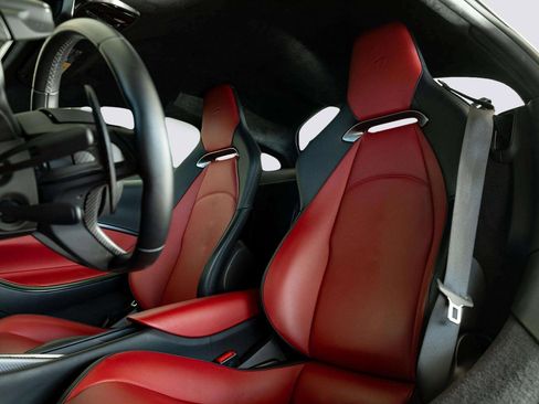 Used 2023 McLaren Artura image 13