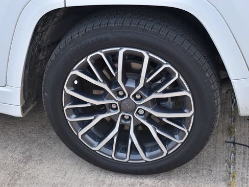 Used 2023 Jeep Grand Cherokee L Summit AWD/4WD image 10