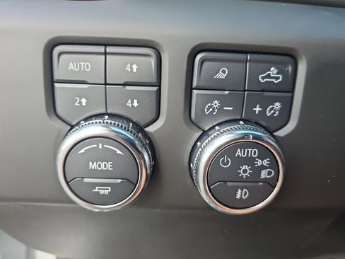 Used 2024 GMC Sierra 2500 AT4 w/ AT4 Preferred Package image 26