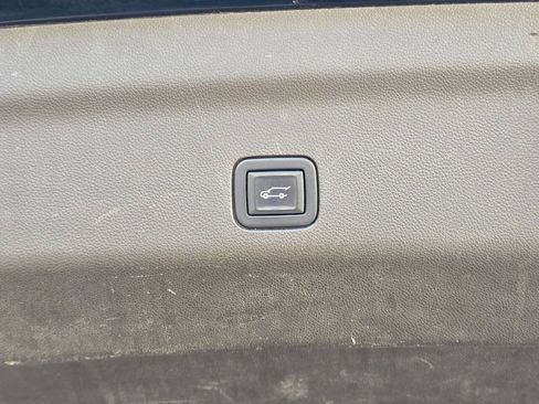 Used 2021 Chevrolet Suburban LT image 39