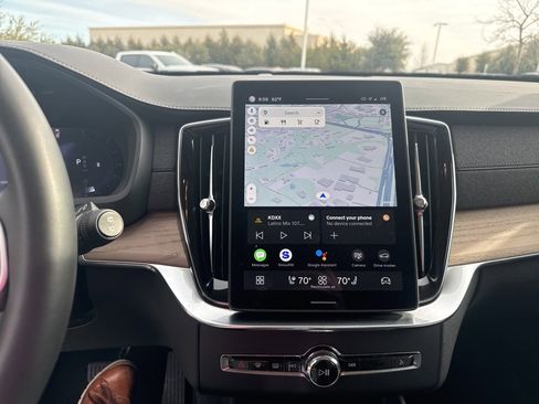 Certified 2025 Volvo XC90 B6 Plus image 24