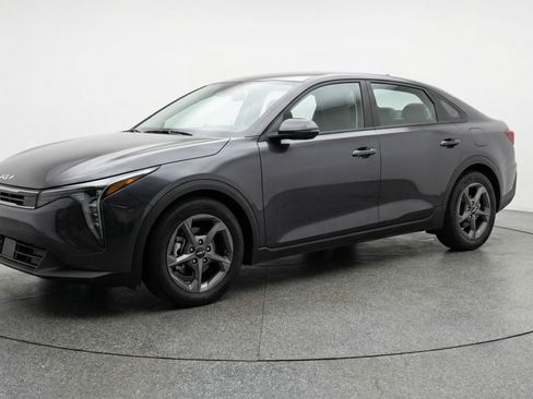 Used 2025 Kia K4 LXS image 3