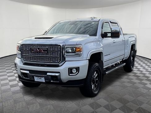Used 2019 GMC Sierra 2500 Denali image 3