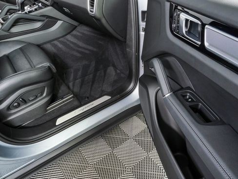 Certified 2023 Porsche Cayenne AWD/4WD image 26