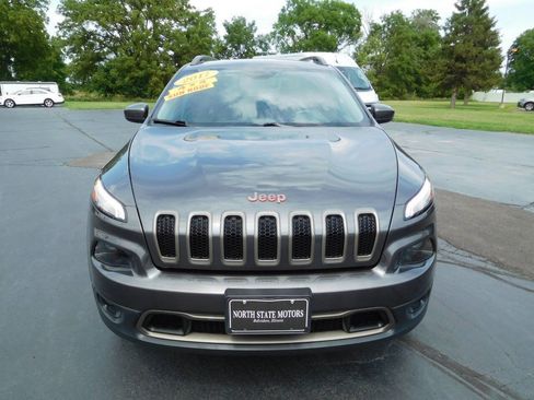 Used 2017 Jeep Cherokee Latitude w/ Cold Weather Group AWD/4WD image 8