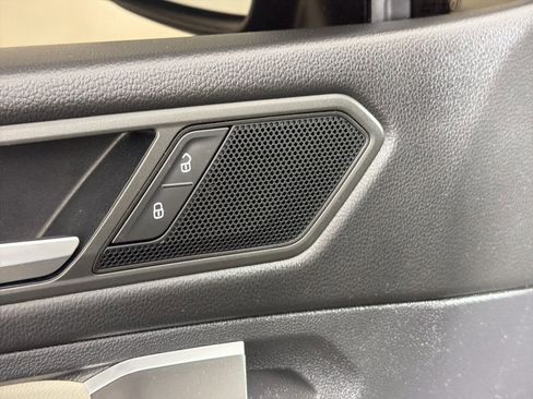 Used 2021 Volkswagen Tiguan SE R-Line image 23