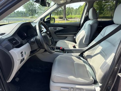Used 2019 Honda Pilot Touring image 12
