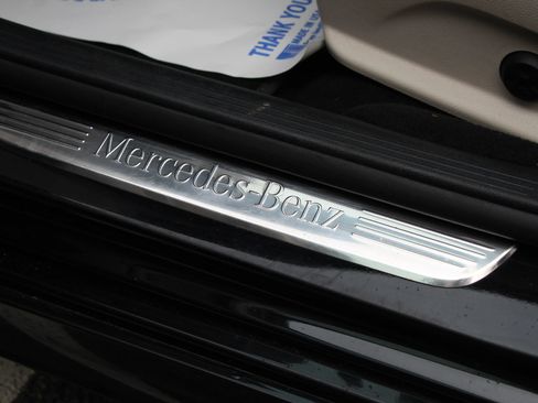 Used 2018 Mercedes-Benz E 400 4MATIC Sedan image 25