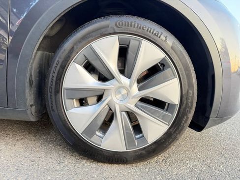 Used 2022 Tesla Model Y Long Range AWD/4WD image 35