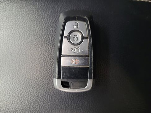 Used 2020 Ford Fusion SE image 32