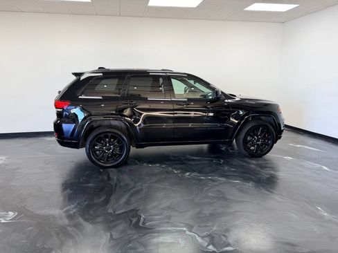 Used 2021 Jeep Grand Cherokee Altitude AWD/4WD image 23