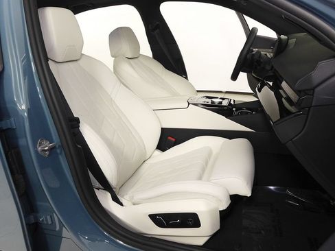 Certified 2024 BMW 530i w/ Premium Package RWD image 19