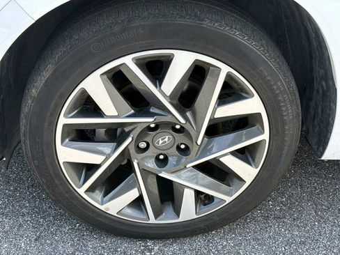 Used 2023 Hyundai Santa Fe Calligraphy FWD image 2