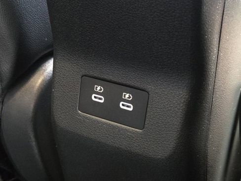 Used 2025 Nissan Kicks SR image 9