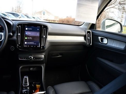 Certified 2025 Volvo XC40 B5 Plus image 19