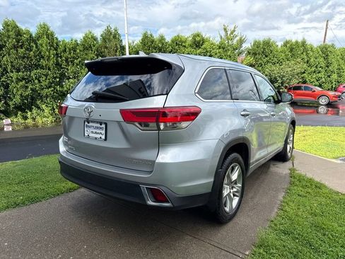Used 2018 Toyota Highlander Limited AWD/4WD image 4