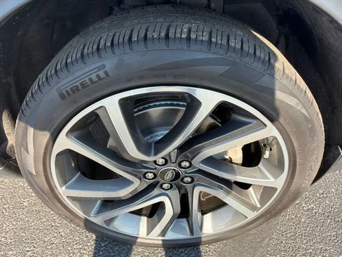 Used 2023 Land Rover Discovery Sport SE AWD/4WD image 30