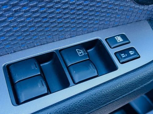 Used 2009 Nissan Versa SL w/ Convenience Pkg image 30