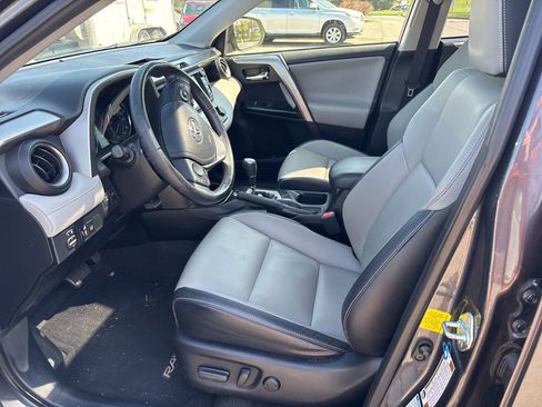 Used 2016 Toyota RAV4 Limited image 9