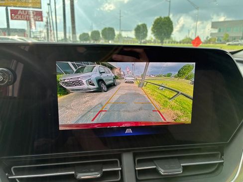 Used 2025 Chevrolet Trax LT image 22