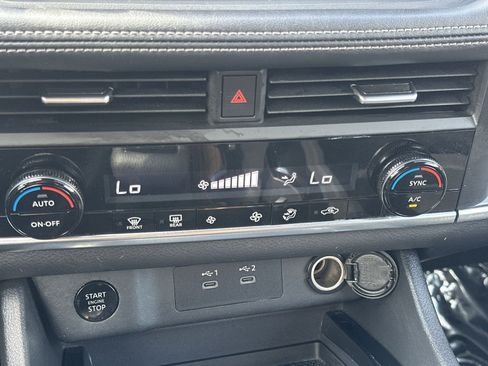 Used 2024 Nissan Rogue SV FWD image 22