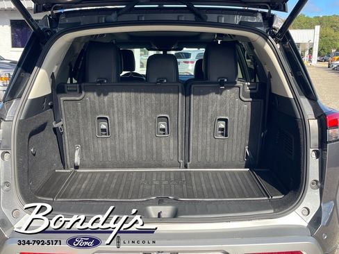 Used 2024 Nissan Pathfinder SL w/ SL Premium Package image 18