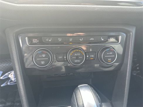 Used 2020 Volkswagen Tiguan SEL image 17