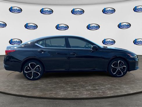 Used 2024 Nissan Altima 2.5 SR w/ SR Premium Package AWD/4WD image 6